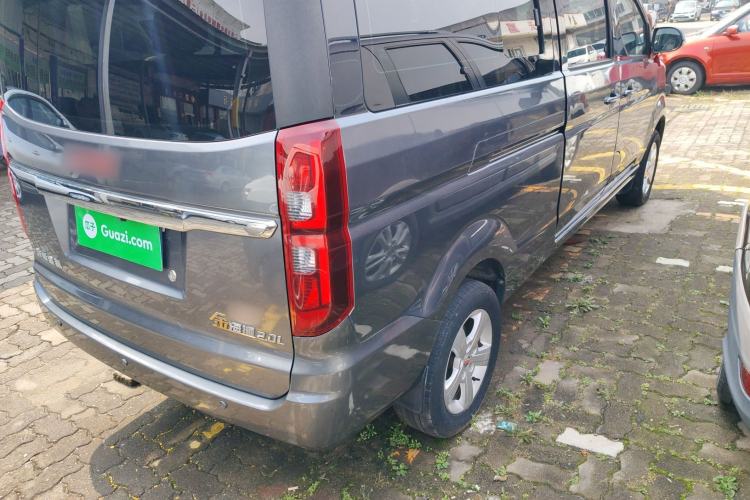 Used Jinbei Gold Hiace 2021 2.0L Passenger Van Travel Lion 7-Seater Right Rear Taillight