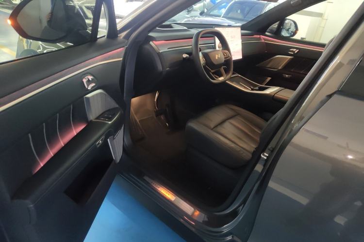 Used ONVO Luxeed L90 2025 Model—Max Six-Seater Version
