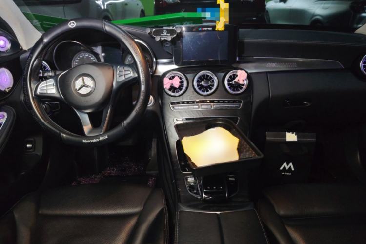 Used Mercedes-Benz C-Class 2018 C 180 L Fashion Edition Sport Version Center Console