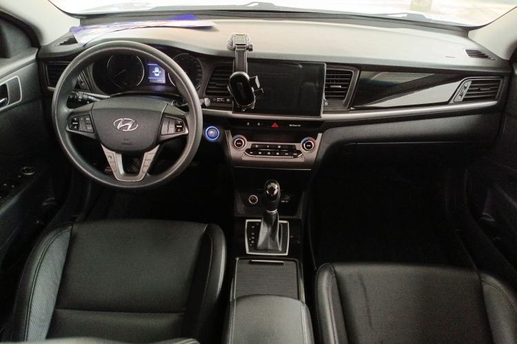Used Hyundai Mistra 2017 1.8L Automatic Smart GLS China V Standard Center Console