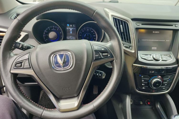 Used CHANGAN CS75 2014 2.0L Manual Luxury Version China IV Standard Center Console