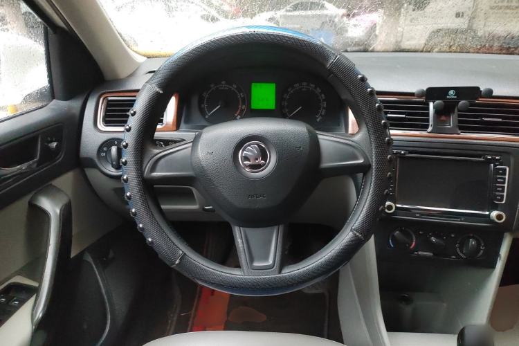 Used Skoda Rapid 2015 1.6L Manual Smart Selection Model
