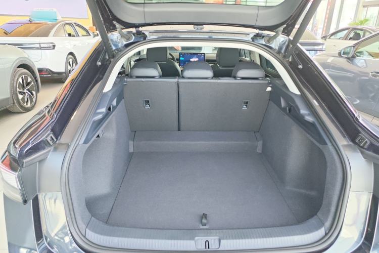 Used Volkswagen ID.7 VIZZION 2024 AIR model Trunk