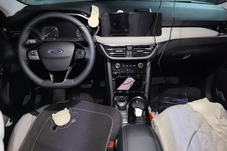 Used Ford Escape 2024 EcoBoost 245 Two-Wheel-Drive Titanium Edition Center Console