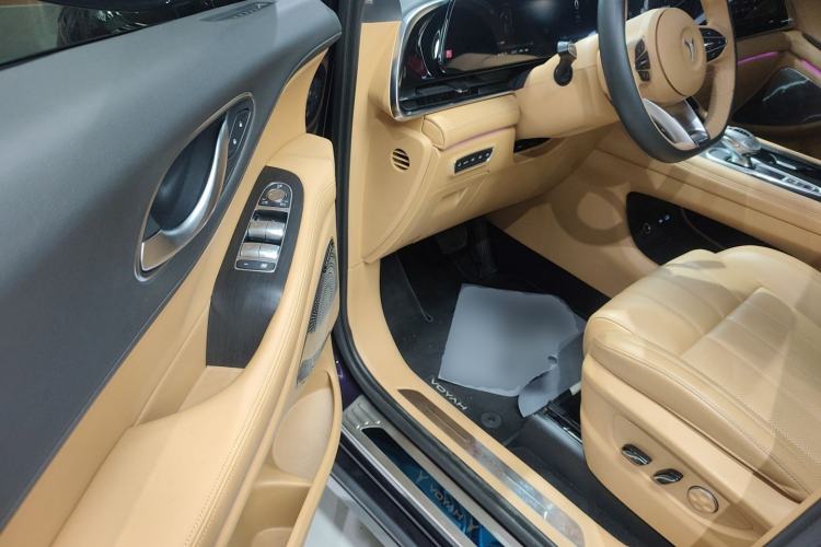 Used VOYAH Dream 2024 PHEV Extended-Range Premium Edition Driver Seat