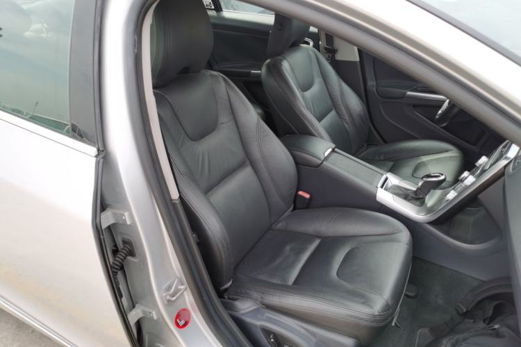 Used Volvo S60 2015 S60L 2.0T Zhiyuan Edition
