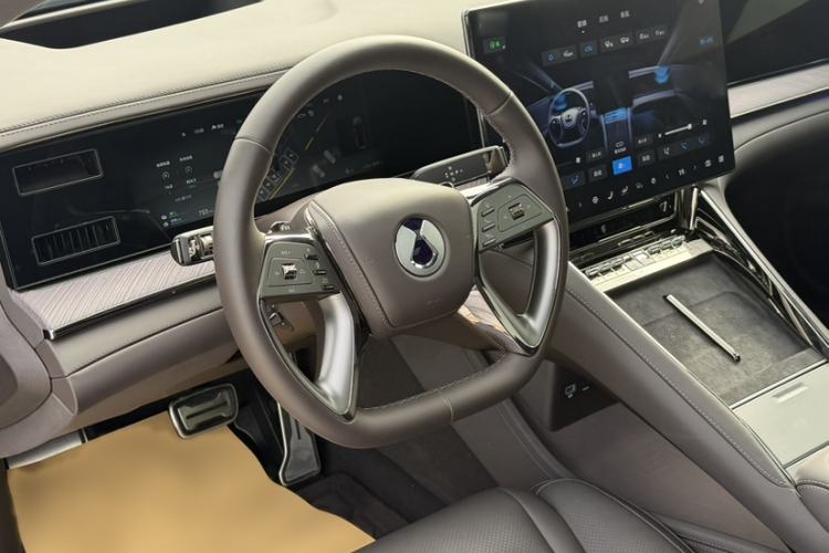 Used Denza Z9 2024 1100 km All-Wheel-Drive Ultra Version