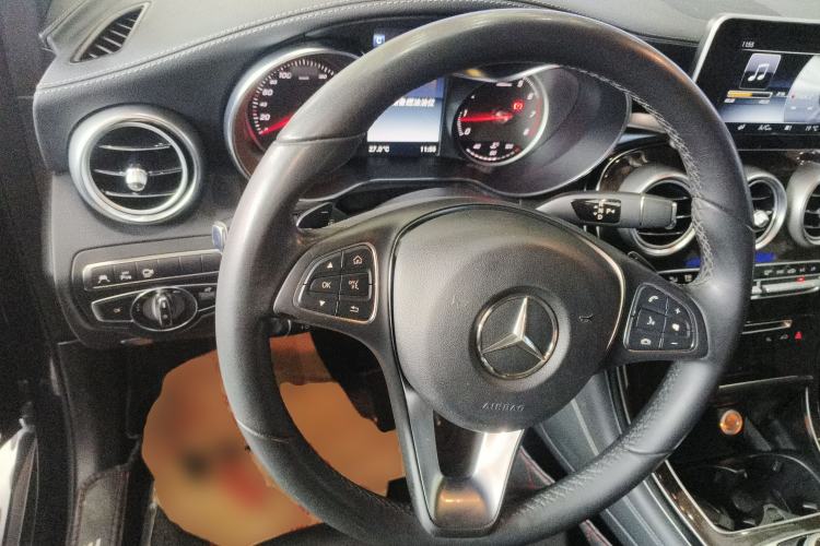 Used Mercedes-Benz GLC 2017 GLC 260 4MATIC Luxury Model Steering Wheel