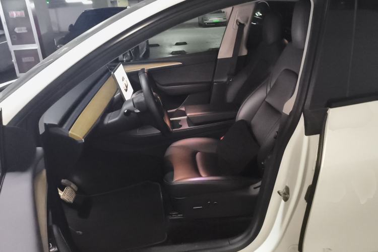 Used Tesla Model Y 2022 Long-Range All-Wheel-Drive Version Left Front Seat