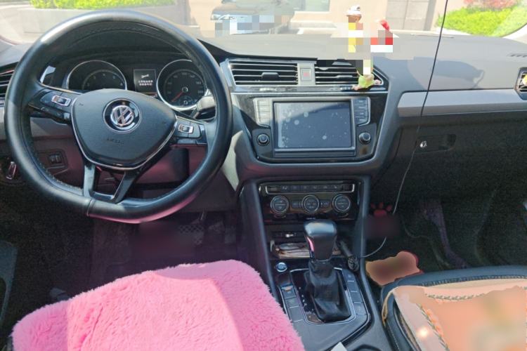 Used Volkswagen Tiguan L 2017 330TSI Automatic Two-Wheel Drive Luxury Edition Center Console