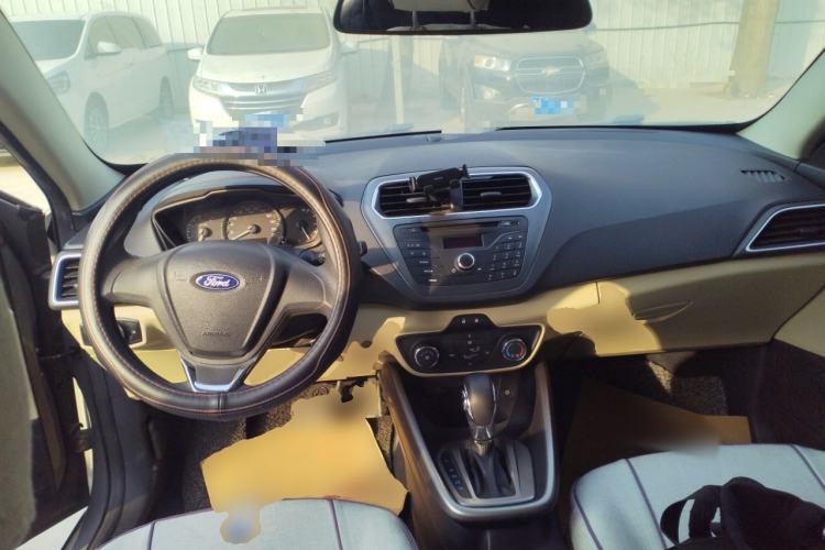 Used Ford Escort 2015 1.5L Automatic Comfort Edition Center Console