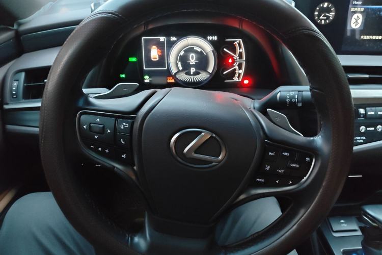 Used Lexus ES 2020 300h Premier Edition