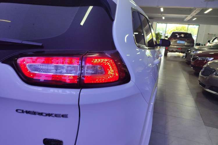 Used Jeep Cherokee 2017 2.4L Professional Edition