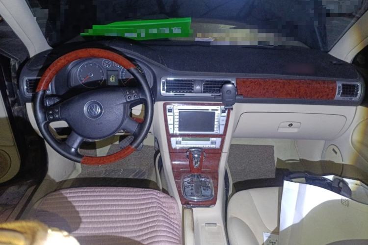 Used Volkswagen Passat 2009 1.8T Automatic Zunjie Model Center Console