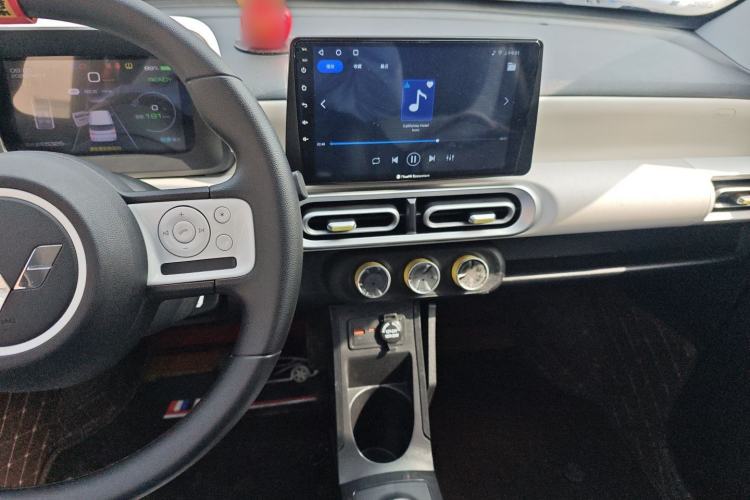 Used Wuling Hongguang MINIEV 2024 3rd Generation 215km Youth Edition Center Console