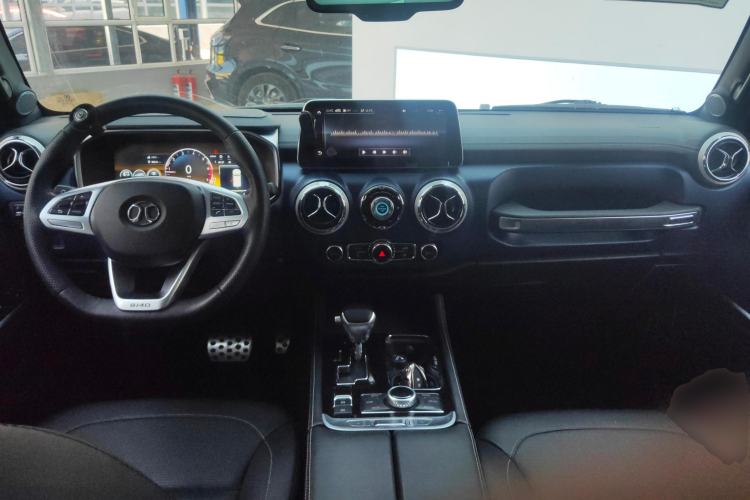 Used BAIC Off-Road BJ40 2019 2.3T Automatic Four-Wheel Drive Ring the Tower Champion Edition China VI Center Console