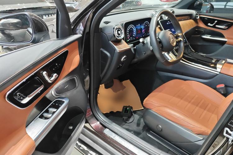 Used Mercedes-Benz GLC 2023 GLC 300 L 4MATIC Dynamic 7-Seater
