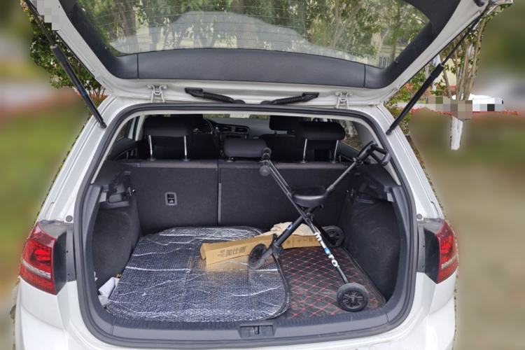 Used Volkswagen Golf 2017 1.6L Automatic Comfort Million-Vehicle Anniversary Edition
