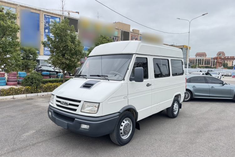 Used Iveco Daily 2017 2.5T A35 Low-Roof 5-7 Seater Passenger Van 47Z5
