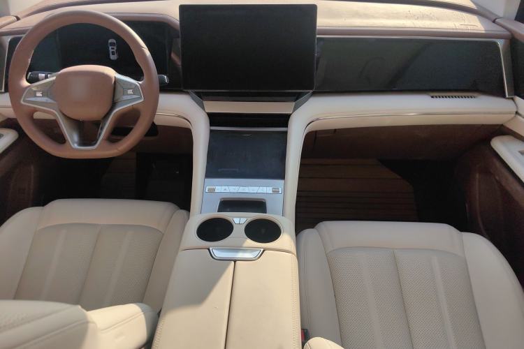 Used BYD Xia 2025 DM-i 1.5T 180km Beyond Edition Interior 4