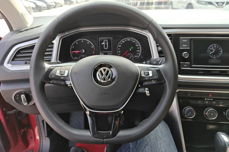 Used Volkswagen T-ROC 2019 230TSI DSG Two-Wheel-Drive Advanced Version China VI Standard Steering Wheel