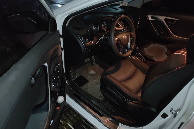 Used Hyundai Elantra (5th Generation / Langdong) 2016 1.6L Automatic Smart Version
