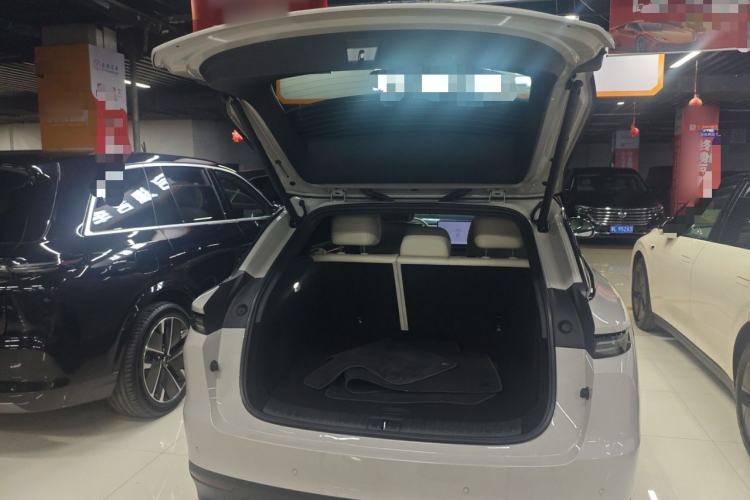 Used Li Auto i6 2025 Model Two-Wheel-Drive Standard Type
