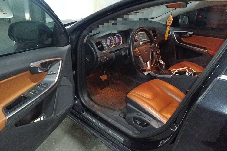 Used Volvo V60 2013 T5 Zhiya Edition
