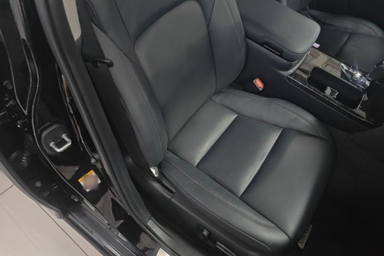 Used Toyota Crown 2015 2.0T Fashion Edition
