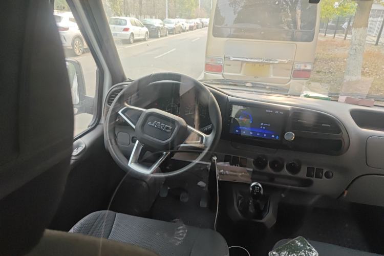 Used JMC Transit 2017 2.8T Commercial Version Short Wheelbase Mid-Roof 3-Seater JX493