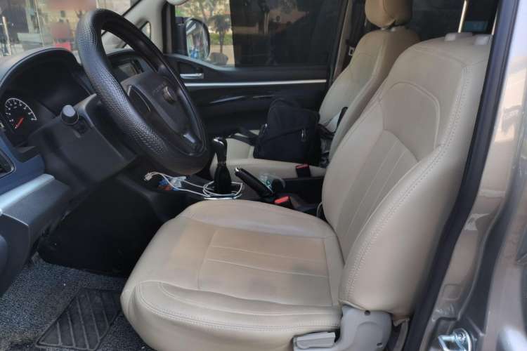 Used FORTHING Lingzhi 2023 M5L 1.6L Base Model 7 Seats
