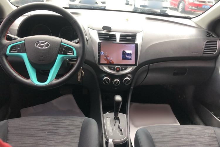 Used Hyundai Verna Ray 2014 1.4L Automatic GLX
