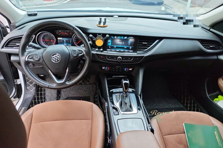 Used Buick Regal 2017 20T Luxury Model Center Console