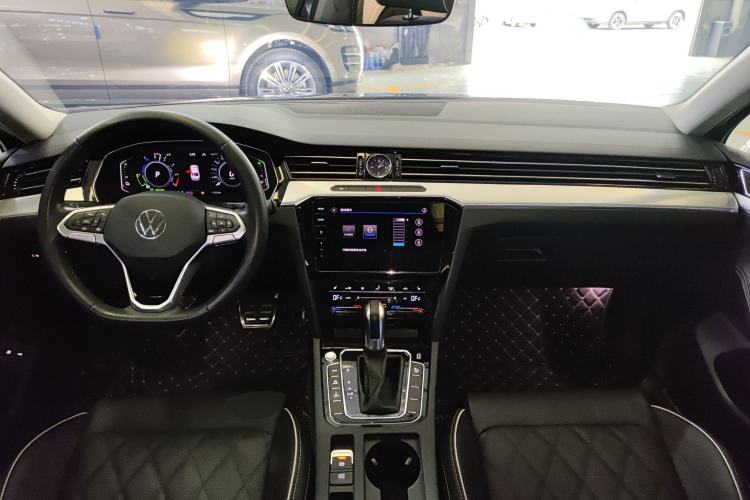 Used Volkswagen Magotan GTE Plug-in Hybrid 2022 GTE Luxury Model Center Console