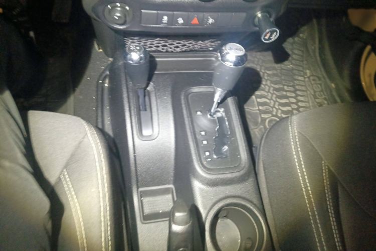 Used Jeep Wrangler 2014 3.0L Sahara Four-Door Edition