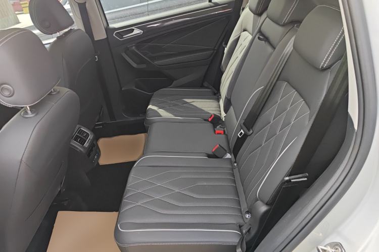 Used Volkswagen Tiguan L 2022 330TSI Automatic Two-Wheel Drive R-Line Enhanced Edition Left Rear Seat