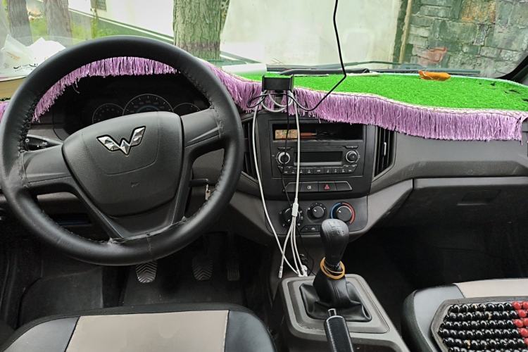 Used Wuling Rongguang New Truck 2023 1.5L Double-Cab Basic Version LAR Center Console