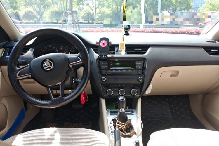 Used Skoda Octavia 2017 1.6L Automatic Chuanxing Edition Center Console