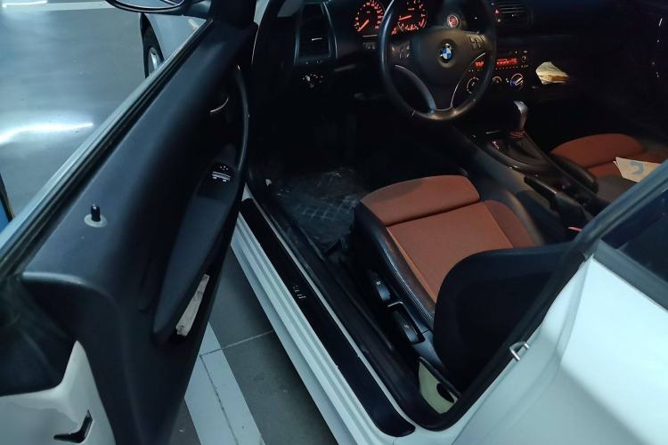 Used BMW 1 Series 2011 120i two-door coupe
