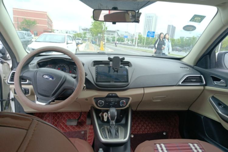 Used Ford Escort 2017 1.5L Automatic Comfort Model Center Console