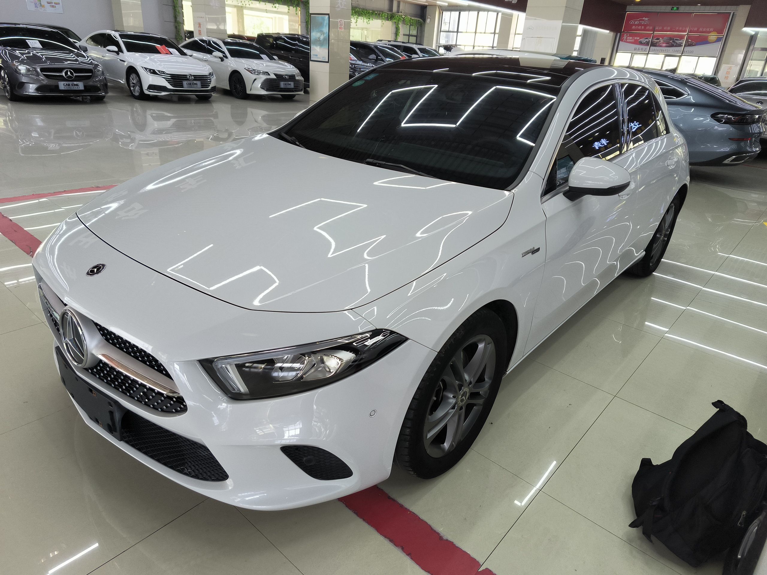 تحت مقدمة السيارة