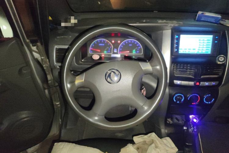 Used Dongfeng Shuaike 2012 2.0L Automatic Luxury 7-Seater Steering Wheel