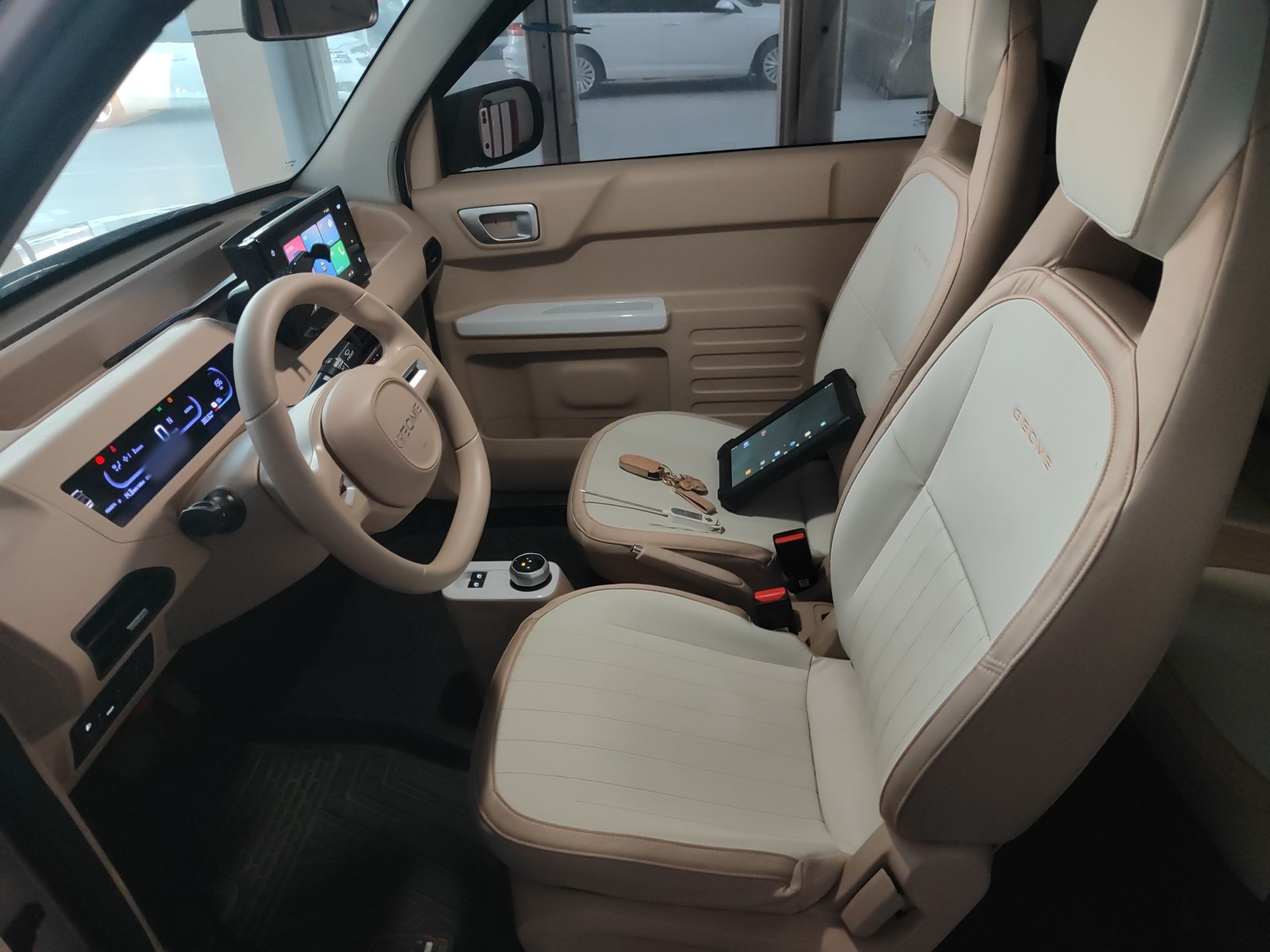 المقاعد الأمامية داخل السيارة