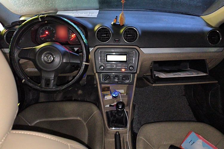 Used Volkswagen Jetta 2013 1.6L Manual Comfort Model Center Console