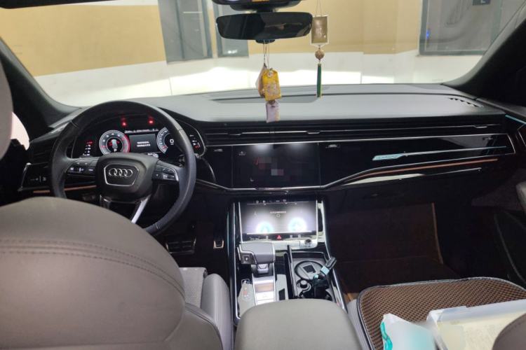 Used Audi Q8 2021 55 TFSI Prestige Dynamic Edition Center Console