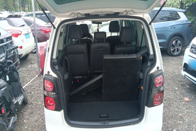 Used Volkswagen Touran 2013 1.4T DSG Smart Edition 7-Seater Trunk
