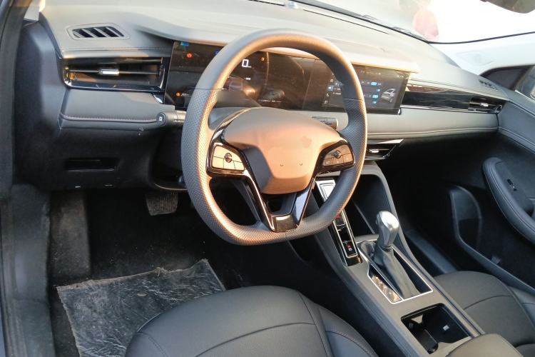 Used Roewe i5 2023 1.5L CVT Luxury Edition
