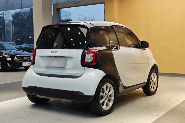 Used smart fortwo 2015 1.0L 52 kW hardtop Dynamic version