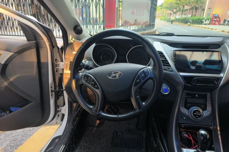 Used Hyundai Elantra (5th Generation / Langdong) 2015 1.6L Automatic Luxury Model Steering Wheel