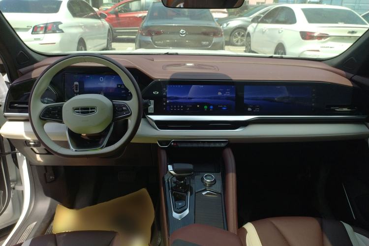 Used Geely Auto Monjaro L 2021 2.0TD DCT EVO Two-Wheel Drive Prestige Version Center Console